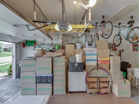 Garage at 664 Vandyke Way, Greenwood, IN