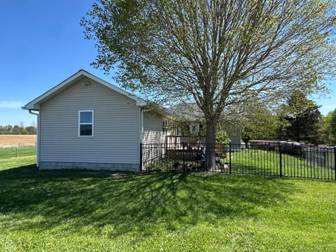 Photo of 8021 E State Road 236, Roachdale, IN