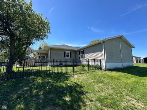 Photo of 8021 E State Road 236, Roachdale, IN