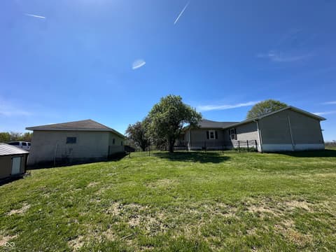 Photo of 8021 E State Road 236, Roachdale, IN