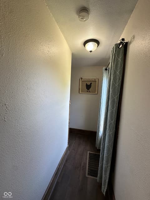 Photo of 8021 E State Road 236, Roachdale, IN