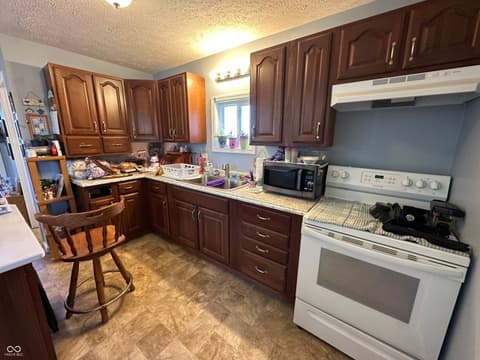 Photo of 8021 E State Road 236, Roachdale, IN