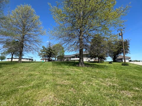 Photo of 8021 E State Road 236, Roachdale, IN