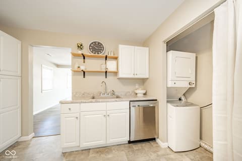 Laundry room at 902 Progress Street, Middletown, IN
