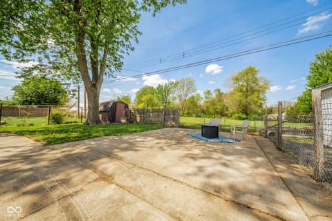 Outdoor living area at 902 Progress Street, Middletown, IN