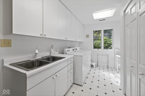 Laundry room at 8002 N Lakeview Drive, Unionville, IN