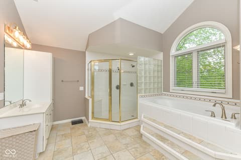 Primary bathroom at 12496 Pembrooke Circle, Carmel, IN