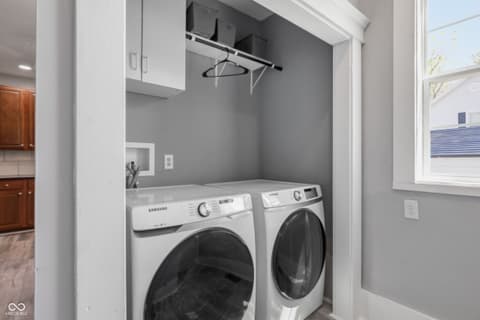 Laundry room at 200 E South Street, Winchester, IN
