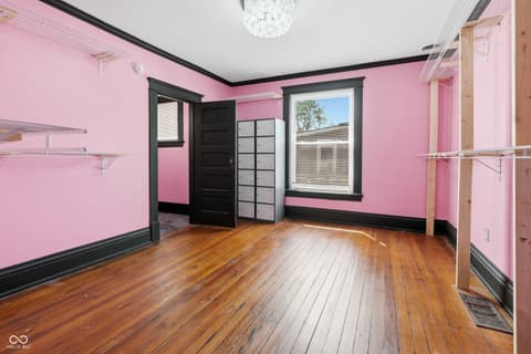 Walk In Closets — 200 E South Street, Winchester, IN