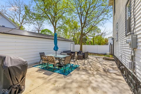 Outdoor living area at 200 E South Street, Winchester, IN