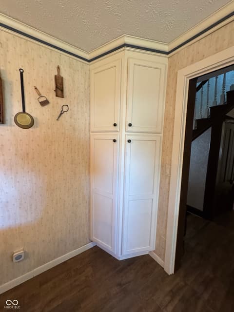 Closet — 2335 N Main Street, Rushville, IN