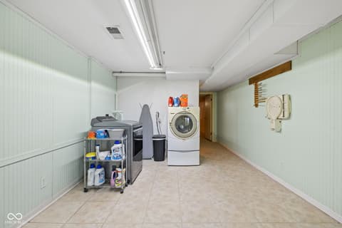Laundry room at 8545 N County Road 650 E, Brownsburg, IN