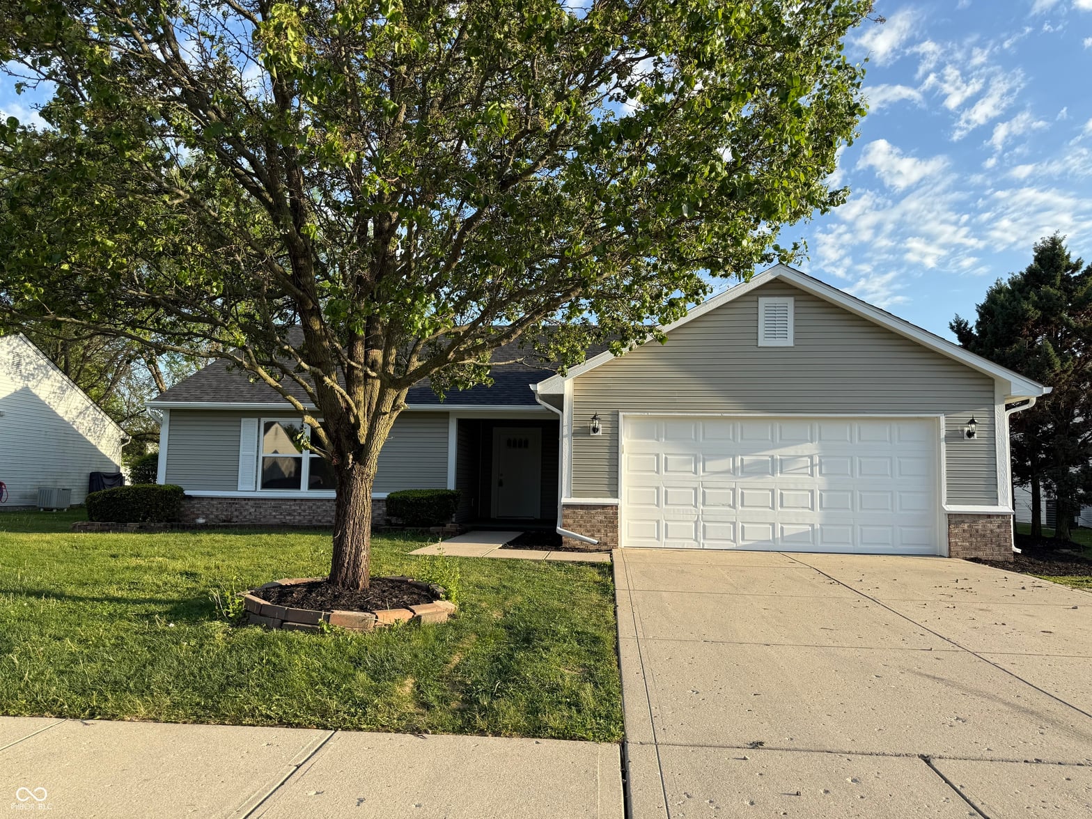 Photo of 913 Delegate Drive, Shelbyville, IN