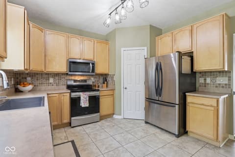 Kitchen at 4137 Hennessey Drive, Plainfield, IN
