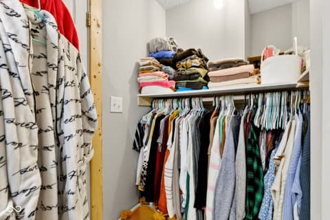 Closet — 4703 W 1200 N, Knightstown, IN