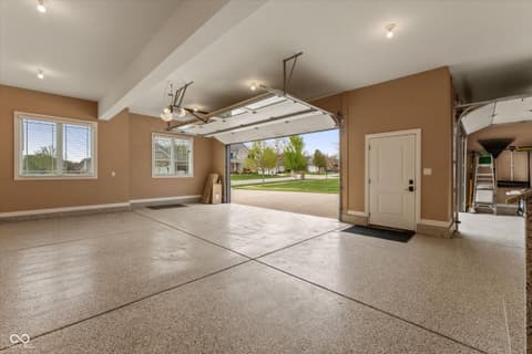 Garage at 13560 Limerick Drive, St John, IN