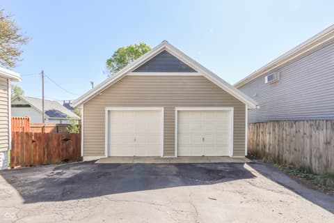 Garage at 381 Walnut Street, Franklin, IN