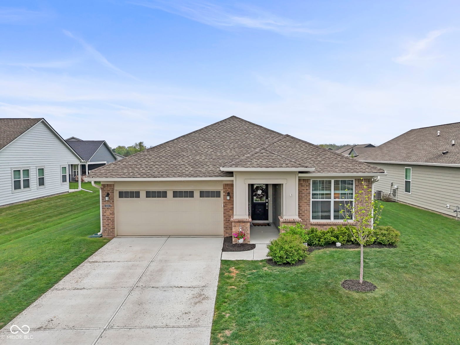 Photo of 5424 Oak Knoll Drive, Whitestown, IN
