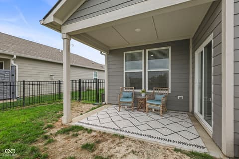 Photo of 5424 Oak Knoll Drive, Whitestown, IN