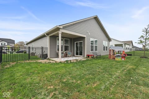 Photo of 5424 Oak Knoll Drive, Whitestown, IN