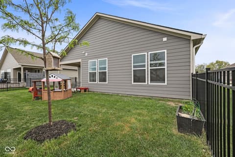 Photo of 5424 Oak Knoll Drive, Whitestown, IN