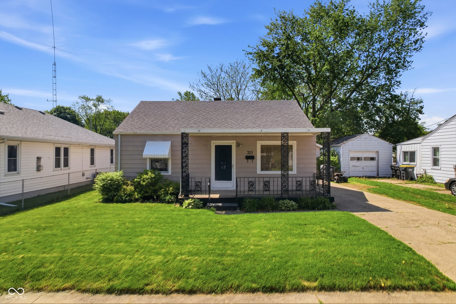 Photo of 321 E 34th Street, Anderson, IN