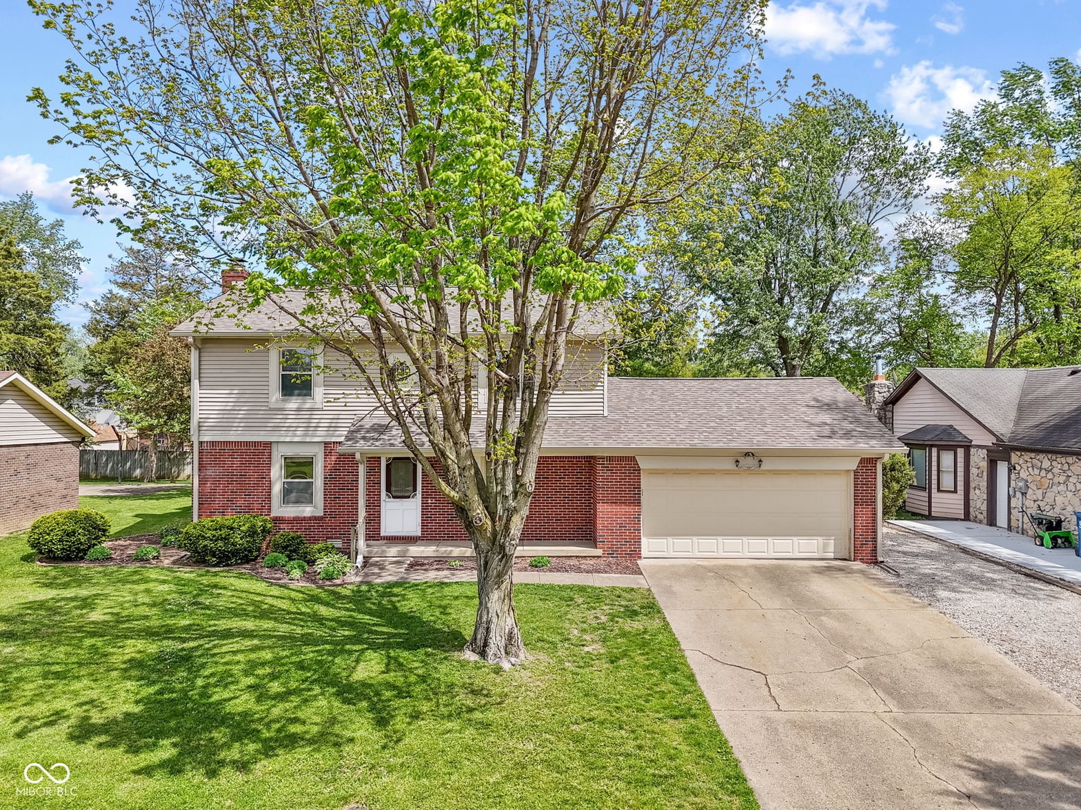 Photo of 725 Summitcrest Drive, Indianapolis, IN