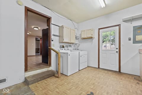 Photo of 725 Summitcrest Drive, Indianapolis, IN