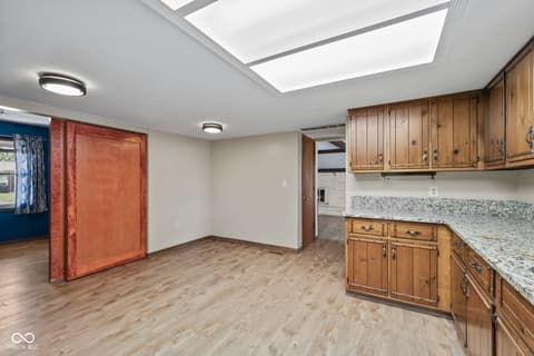 Photo of 725 Summitcrest Drive, Indianapolis, IN