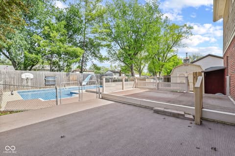 Photo of 725 Summitcrest Drive, Indianapolis, IN