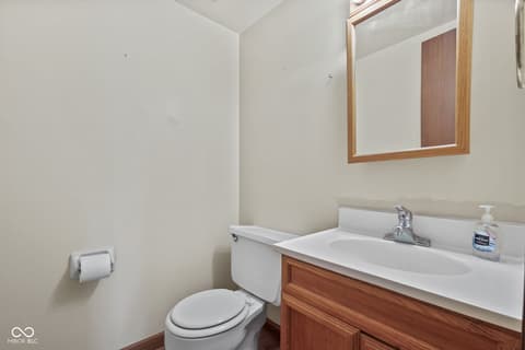 Photo of 725 Summitcrest Drive, Indianapolis, IN