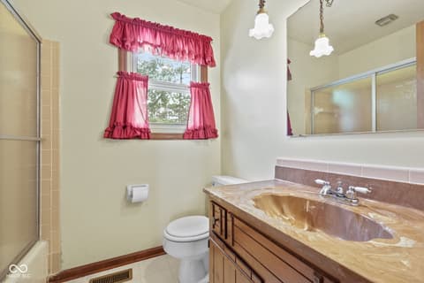 Photo of 725 Summitcrest Drive, Indianapolis, IN
