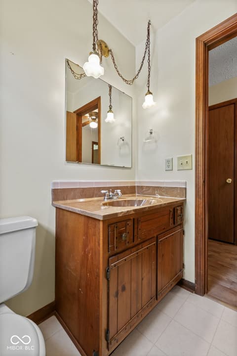 Photo of 725 Summitcrest Drive, Indianapolis, IN