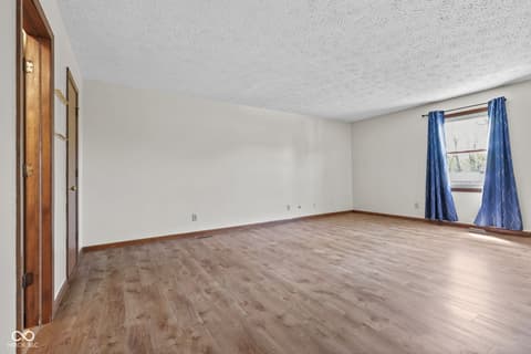 Photo of 725 Summitcrest Drive, Indianapolis, IN
