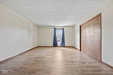 Photo of 725 Summitcrest Drive, Indianapolis, IN