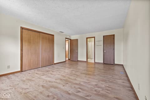 Photo of 725 Summitcrest Drive, Indianapolis, IN