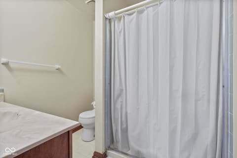 Photo of 725 Summitcrest Drive, Indianapolis, IN