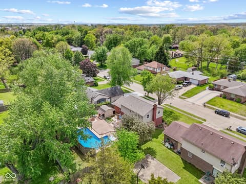 Photo of 725 Summitcrest Drive, Indianapolis, IN