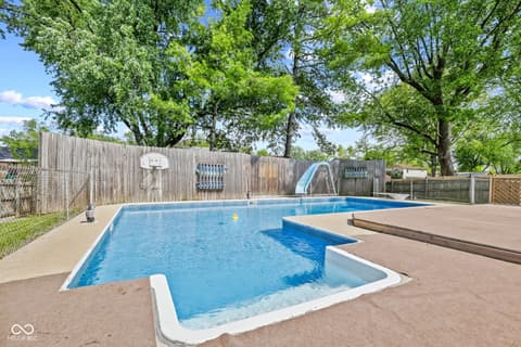 Photo of 725 Summitcrest Drive, Indianapolis, IN