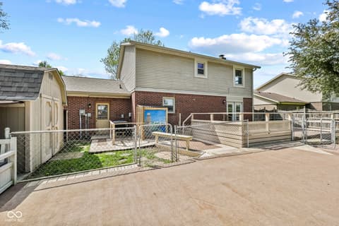 Photo of 725 Summitcrest Drive, Indianapolis, IN