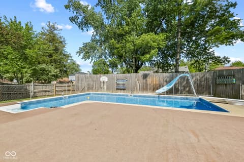 Photo of 725 Summitcrest Drive, Indianapolis, IN