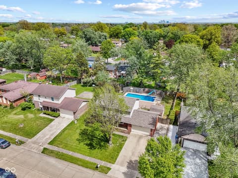 Photo of 725 Summitcrest Drive, Indianapolis, IN
