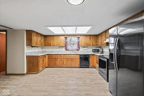 Photo of 725 Summitcrest Drive, Indianapolis, IN