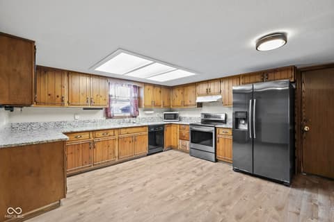Photo of 725 Summitcrest Drive, Indianapolis, IN