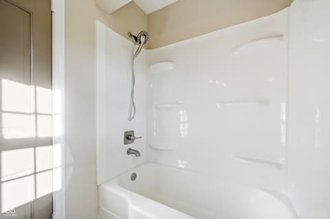 Photo of 8131 Englewood Road, Indianapolis, IN