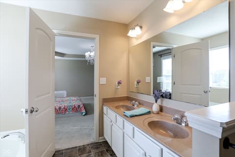 Photo of 1930 Lakecrest Drive, Columbus, IN
