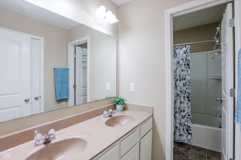 Photo of 1930 Lakecrest Drive, Columbus, IN