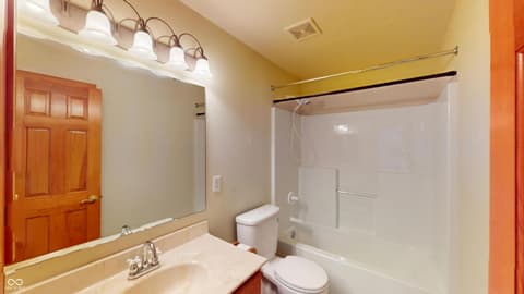 Photo of 7427 Oak Knoll Drive, Indianapolis, IN