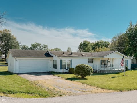 Photo of 615 High Street, Hope, IN