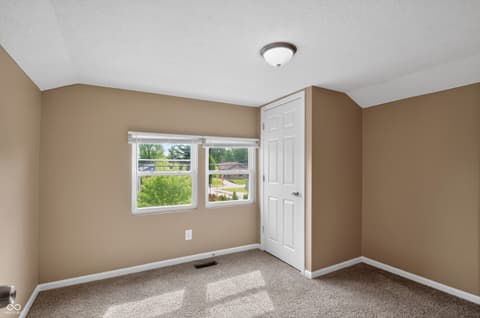 Bonus room at 616 W 39th Street, Indianapolis, IN